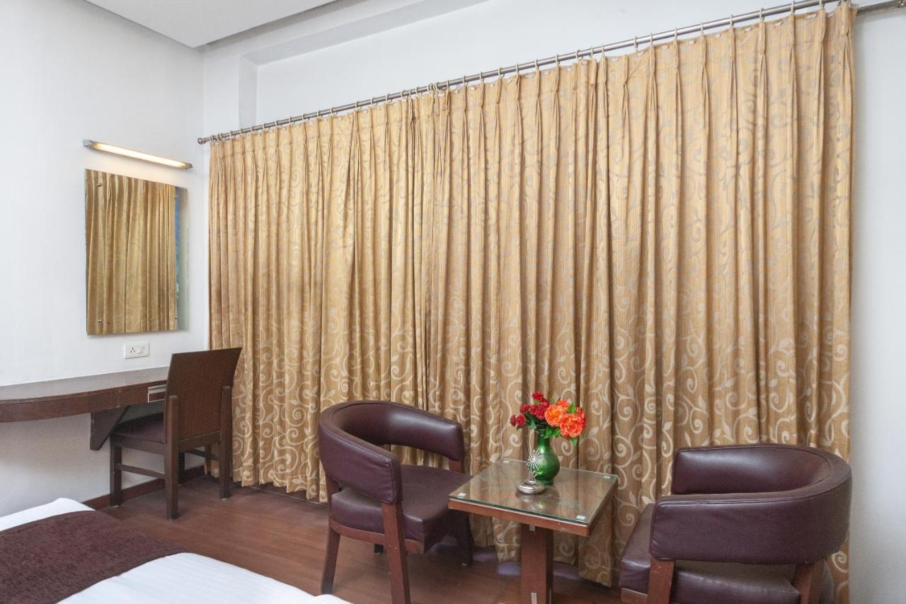 Oyo 19674 Apoorva'S Guest House Chennai Dış mekan fotoğraf